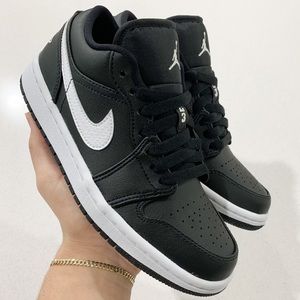 🖤🤍 New Nike Air Jordan 1 Low Black White Shoes